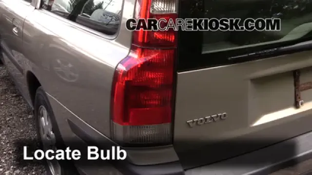 2001 Volvo V70 2.4L 5 Cyl. Éclairage Feux de marche arrière (remplacer une ampoule)